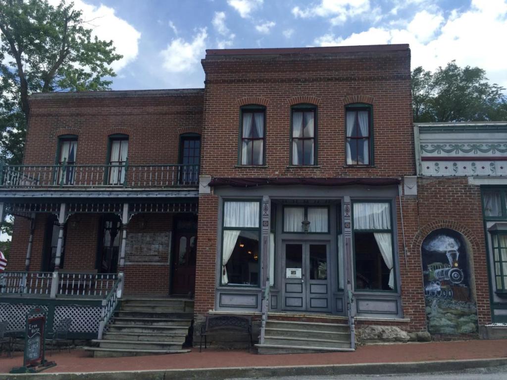 Tiny Town Tastes: Iron Horse Hotel & Restaurant in&nbsp;Blackwater